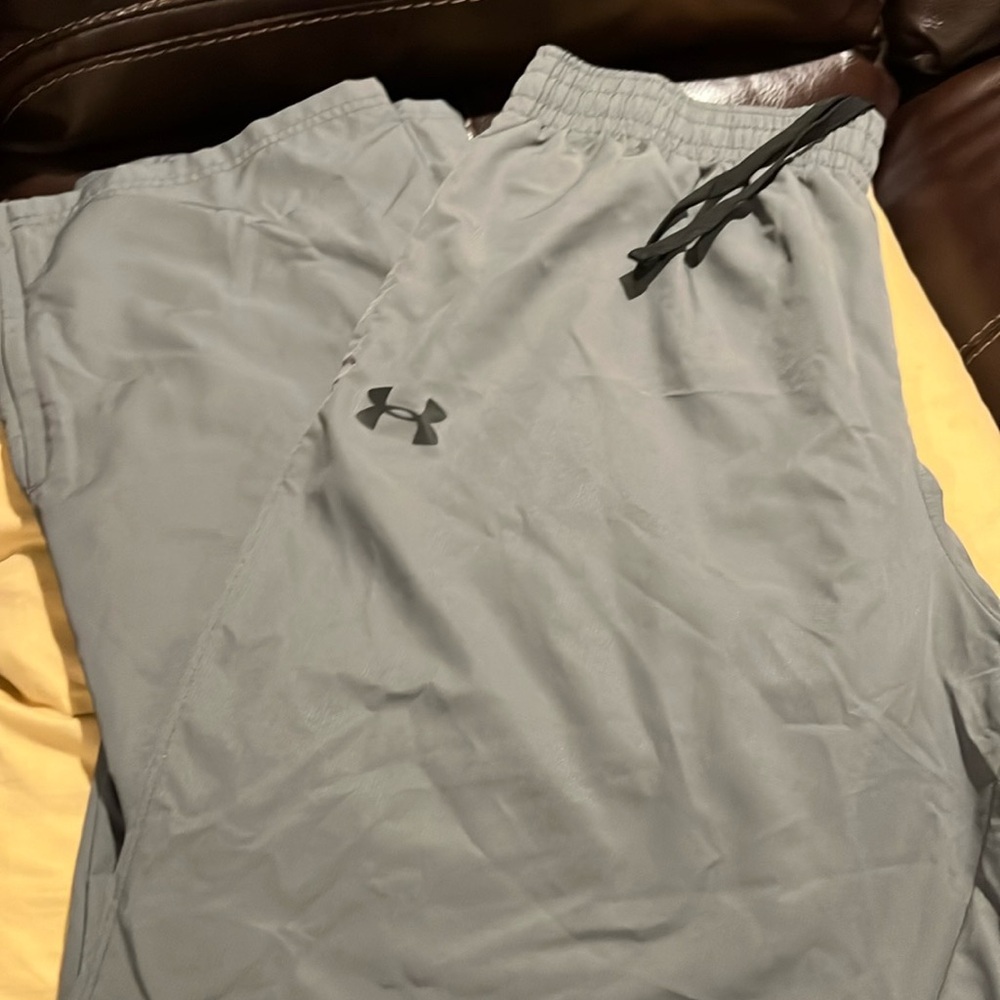 Under Armour men’s Large sweatpants with pockets and drawstring